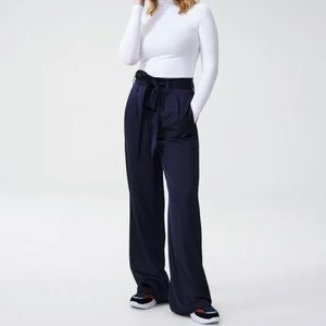 Universal Standard Tresa pants. Perfect condition, just didn’t fit me correctly.